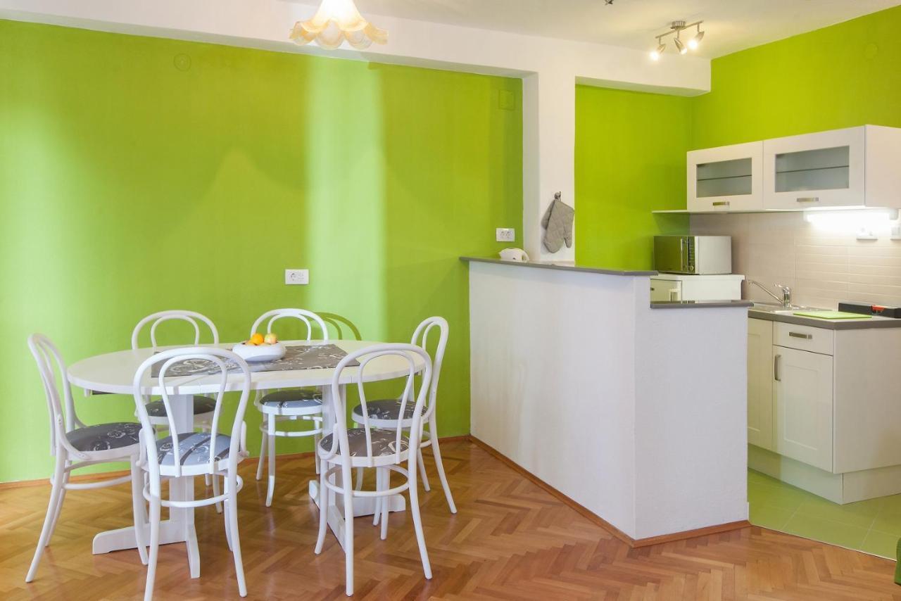 Vega Apartments Podgora Luaran gambar